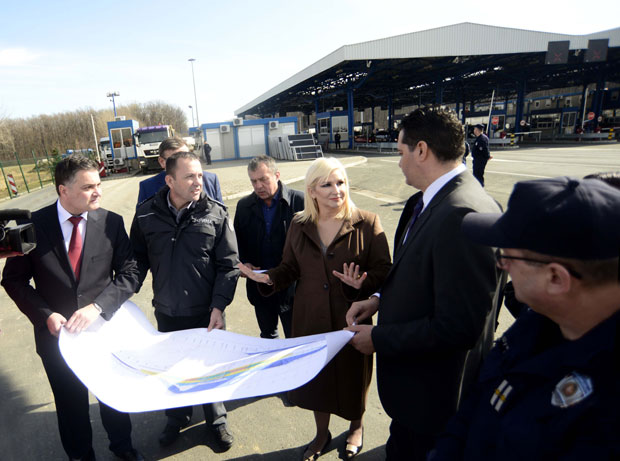 За шест месеци нови асфалт до Кузмина